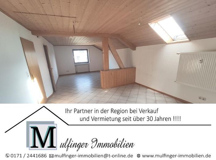 3 Zi. DG Wohnung mit Küche, Gartenmitbenutzung und Stellplatz – TITELBILD