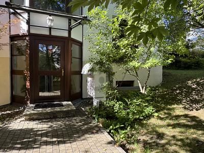 ERBPACHT BIS 2087: ZENTRAL MIT TERRASSE IN SEENÄHE