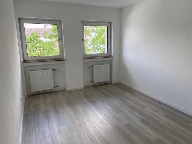 Francoforte Niederrad: Bellissimo appartamento di 2 locali con balcone – Schlafzimmer