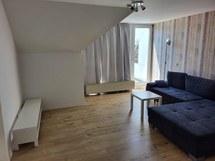 2 Zimmer Whg. mit Balkon in guter Lage von Würselen – Wohnzimmer