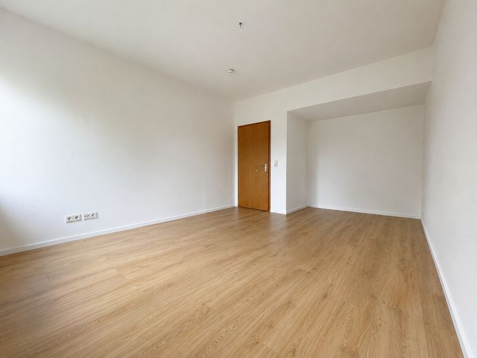 Zimmer 2 -Blick zur Tür