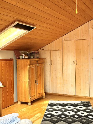 Gepflegtes Reiheneckhaus in ruhiger Lage – Schreinereinbauschrank