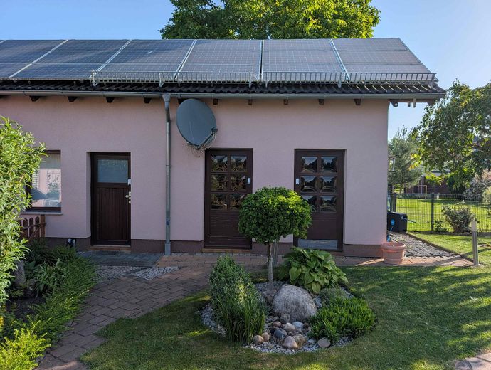 Wohnparadies Mehrgeneration Solar PV/Thermie, 80kWh Speicher, 2 Carport, Pool, WoMo-Platz – Werkstatt/Lager