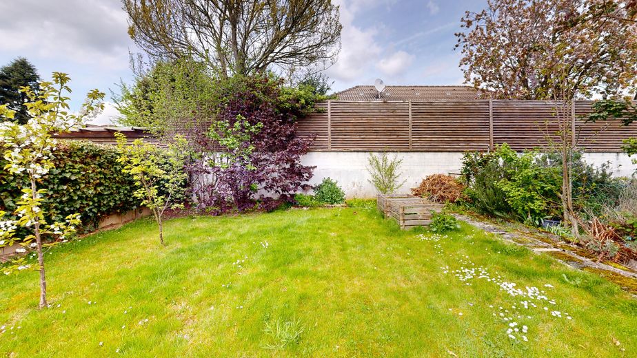 Maison individuelle indépendante avec grand terrain et beaucoup de potentiel – Garten