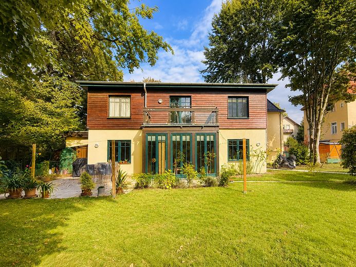 vivienda de ensueño en un entorno verde *Casa unifamiliar en Klotzsche* – Hausansicht