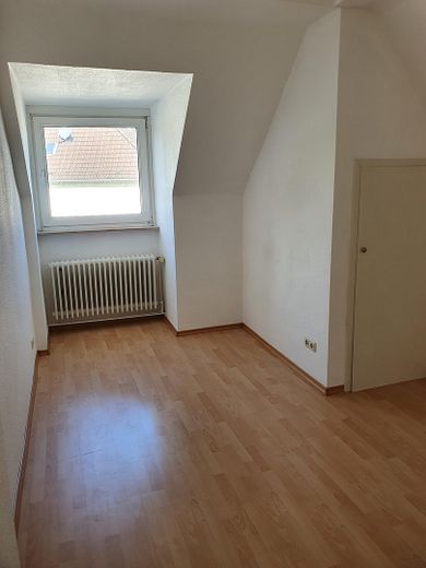 Gut geschnittene 3-Raum KDB-Wohnung im DG – Foto 5