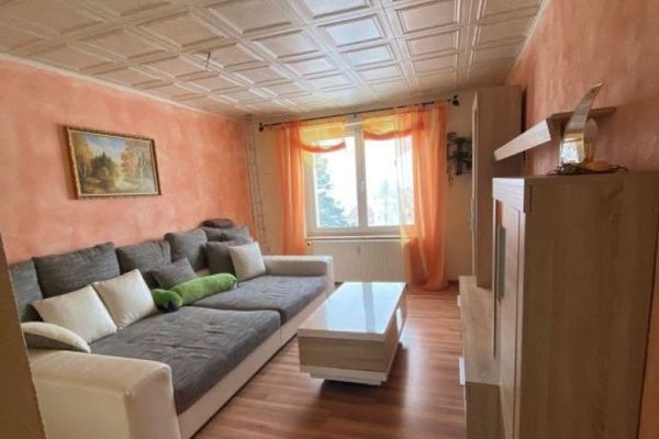 Bellissimo appartamento di 3 locali parzialmente arredato, inclusa cucina componibile