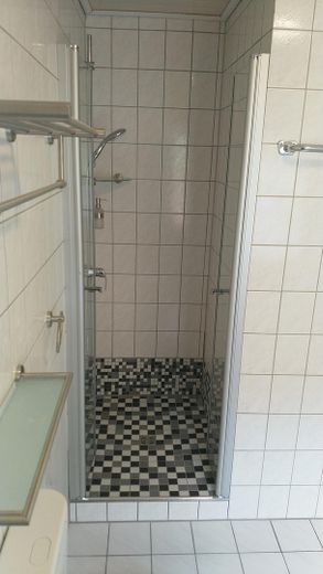 Investimento interessante: 5 unità abitative con potenziale di sviluppo vicino al lago Edersee – Fotos OG FW rechts 13b