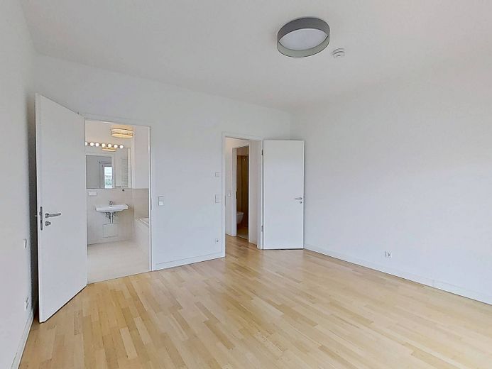 Exklusiver 2-Zimmer-Neubau mit 2 BALKONEN, EBK, Concierge-Service uvm. in den begehrten Heinrich-Heine-Gärten – Ansicht II: Schlafzimmer