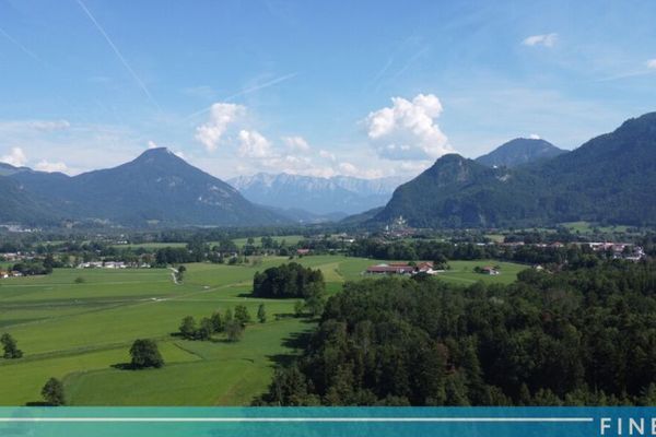 Perfekt für den Bau einer Doppelhaushälfte mit Bergblick