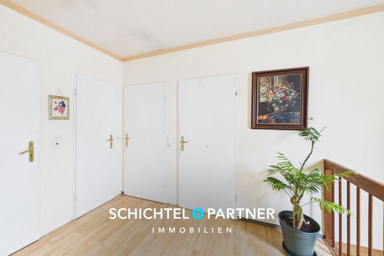Huchting | Freistehendes Zweifamilienhaus mit großem Grundstück – S&amp;P | Flur