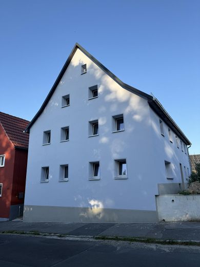 Wohnen wie im Eigenheim: 4,5-Raum-Maisonette im 2-FH, Garten, Erstbezug, Energiesparhaus – Hausansicht