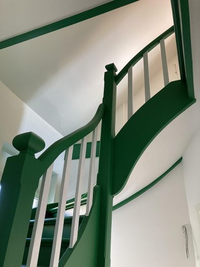 Sonnige 3-Zimmer-Wohnung im sanierten Altbau – Treppenhaus
