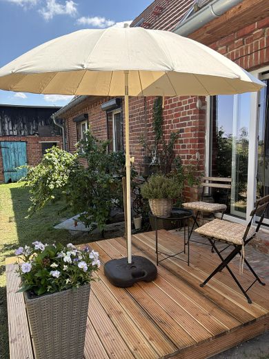 Ein Stück vom Paradies in Elb-Nähe - saniertes Bauernhaus mit Vintage-Charme – neu erstellte Terrasse am Haus