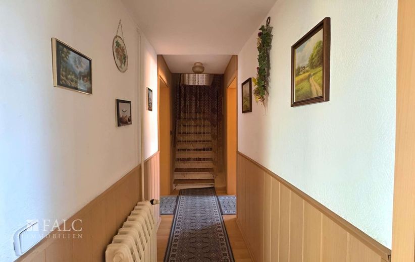***Einfamilienhaus in ruhiger Lage auf großem Grundstück - viel Raum für Ihre Ideen*** – Flur