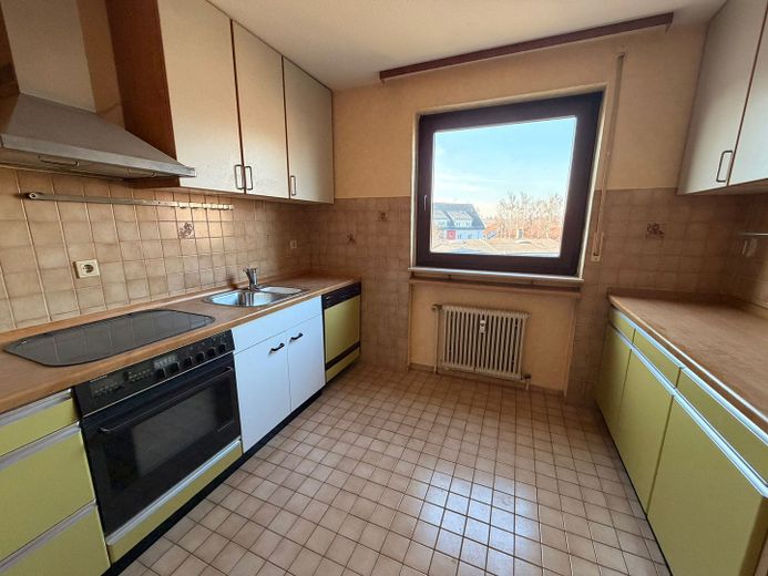 Sofort verfügbar: Gepflegte 3-Zimmer-Wohnung mit Tiefgarage & großem Südwestbalkon in gefragter Lage – Küche inkl. EBK