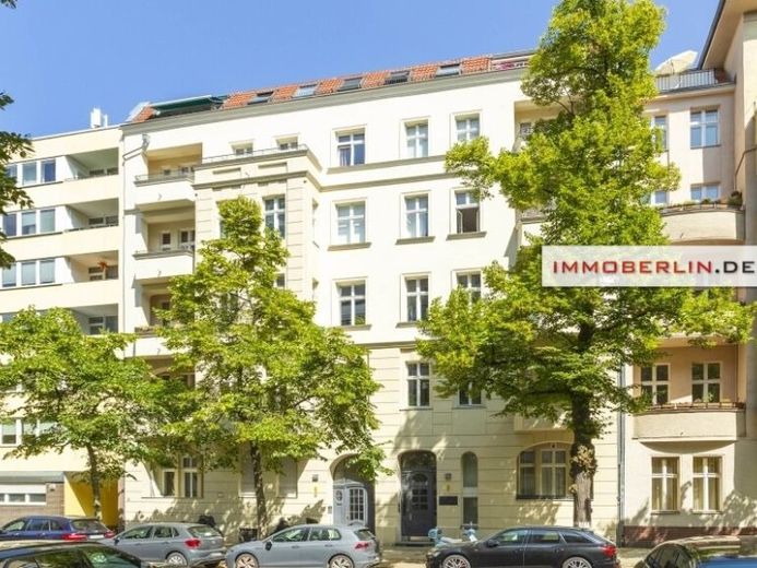 IMMOBERLIN.DE – Feel-good oasis near Ku’damm! Fascinating penthouse apartment with lift, southwest-facing terrace – Photo 1