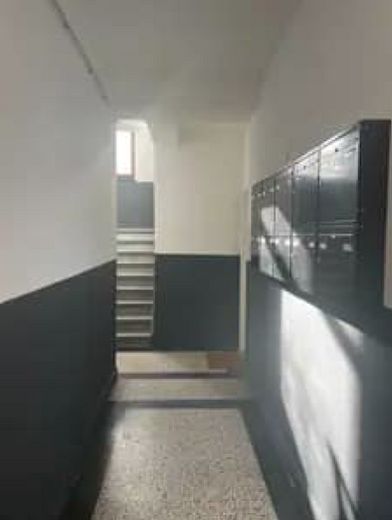 2-Zimmer-Wohnung Nähe Zollhafen / Rhein – Hausflur