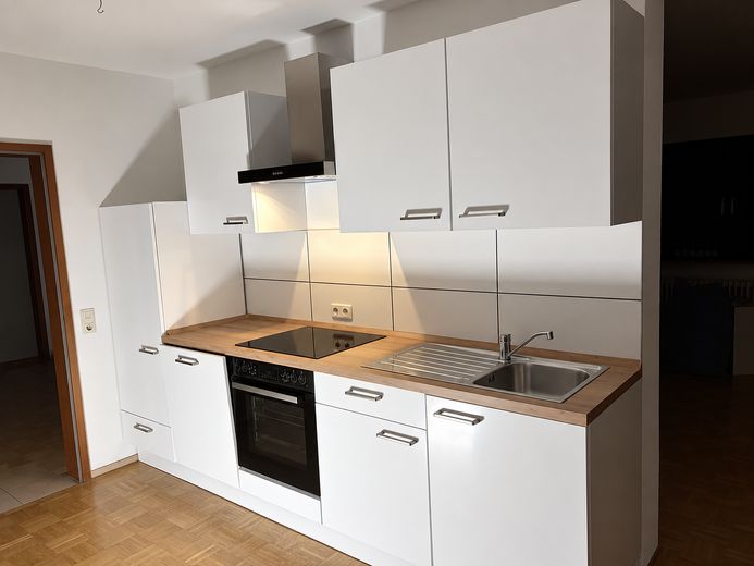 Attraktive Maisonette mit Südbalkon, zwei komplett renovierten Bädern und neuer Küche in Brühl – Küche