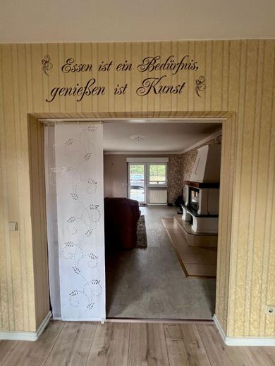 Haus mit Einliegerwohnung -sofort verfügbar- in 16278 Pinnow sucht neuen Besitzer – EG Blick vom Esszimmer zum Wohnzimmer