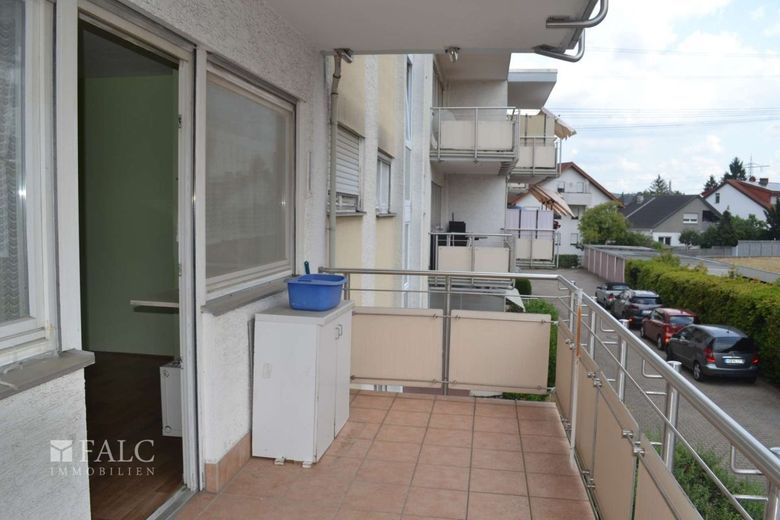sofort verfügbares 1-Zimmer-Apartment zu verkaufen – Balkon