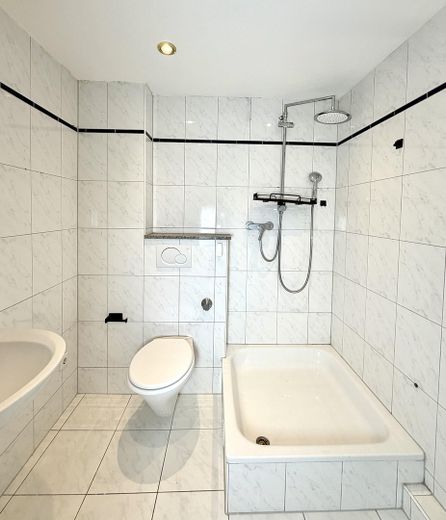 D`Bilk Uni / Top Provisionsfrei ! Super 2 Zimmer Wohnung – Badezimmer