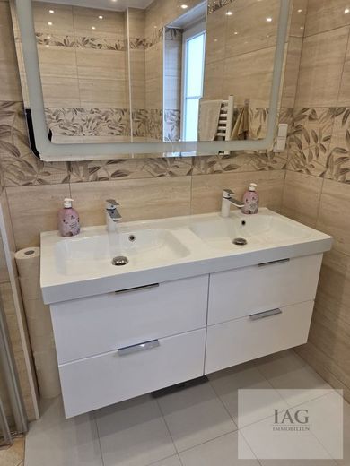 Exklusives Reihenmittelhaus – Bad-OG-Bild2