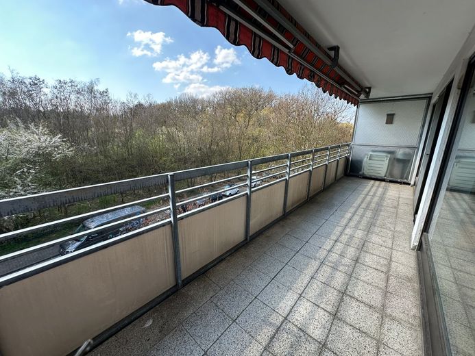 Großzügig - Attraktiv - Balkon - viel Platz - tolles miteinander ! – großer Balkon