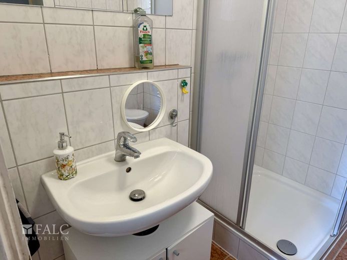 Lichtdurchflutete Altbauwohnung mit Terrasse in einer der begehrtesten Lagen Heidelbergs – Badezimmer