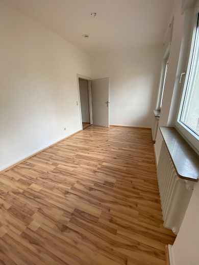 Luminoso appartamento di 2 locali in affitto nel centro città – Schlafzimmer