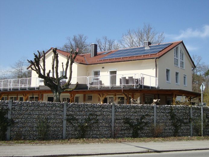Aile/kuşaklar/work-life konutu, 4-6 birim, yaklaşık 600 m² kullanım alanı, 2017'de komple yenilenmiş – Ansicht Südost