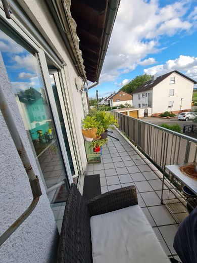 Helle 4-Zimmer-Wohnung mit Balkon & Einbauküche in Stutensee – Balkon