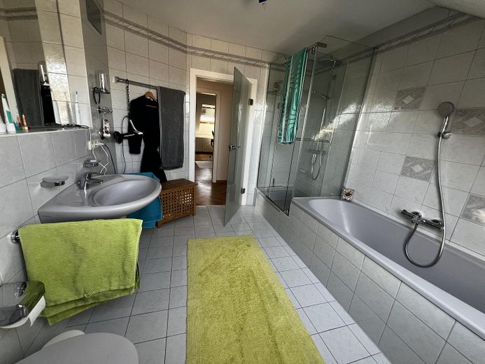 Außergewöhnliche Wohnung mit 187qm Grundfläche, Dachterrasse und Südbalkon – Badezimmer