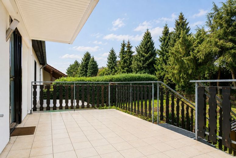 Gebotsverfahren: Modernisierungsbed., teilvermietetes
3-Familienhaus in ruhiger Lage von Höchst – V739-2414 - 04