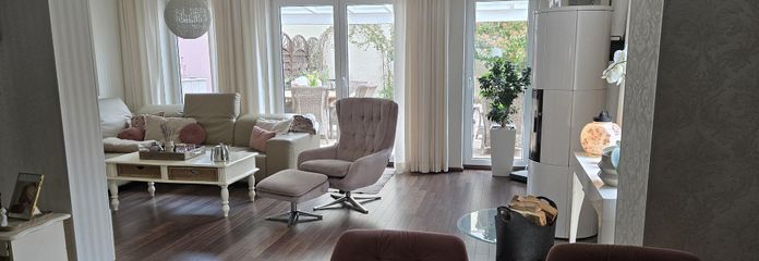 Von Privat : Doppelhaushälfte mit Sonnigem Garten – Wohnzimmer