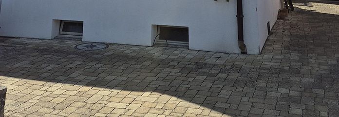 €12,000 saved on estate agent fees! Modernised semi-detached house with garden: close to the centre, quiet, low ancillary costs – Vorderansicht