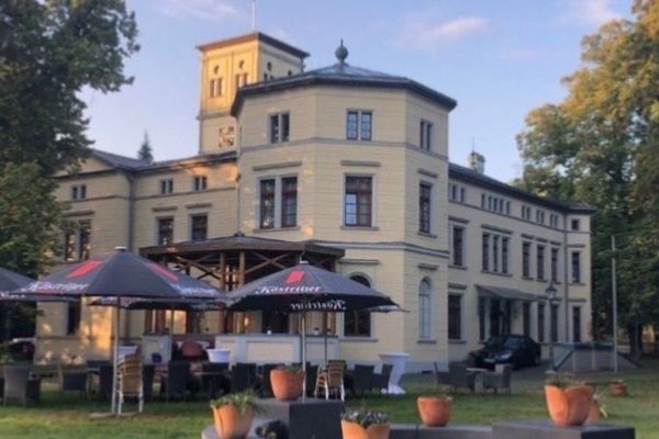 Lugar para eventos en el castillo Waldrogäsen cerca de Burg 
Lugar único para eventos en castillo | hasta 100 pers. |