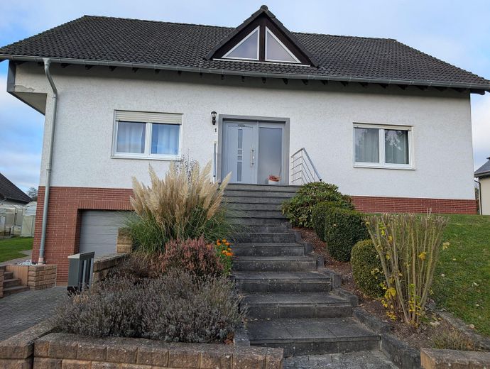 Großzügiges Einfamilienhaus mit Sauna und viel Platz im Hunsrück – Haus Ansicht 