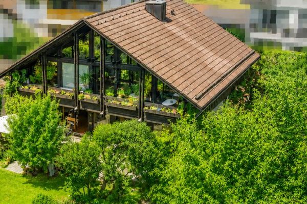 Maison d’architecte très bien entretenue avec joli jardin * Droit d’habitation des vendeurs pour une durée maximale de 5 ans