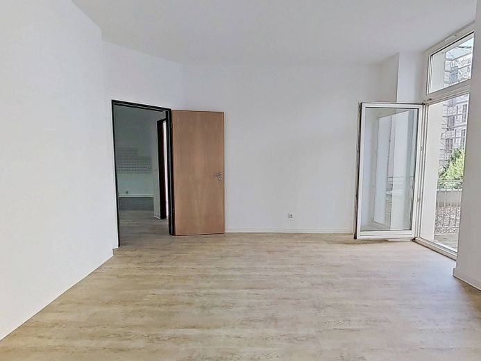Cadono le foglie, anche i vostri costi di affitto – Trasferitevi e risparmiate 1 NKM: spazioso appartamento di 4 locali con BALCONE soleggiato nello storico Breitenweg – Ansicht II: Wohn- und Esszimm…