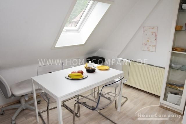 Garbsen, Modern möblierte Dachgeschosswohnung in Gartenhaus, nur 13 min bis Conti und VWN – 947aba278c6909470c8d3c8b2875087453937024.jpg