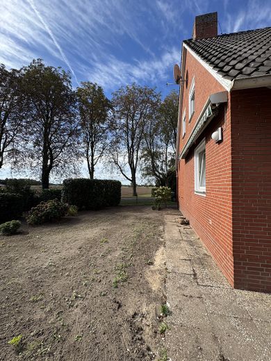 seitliche Hausansicht Re.