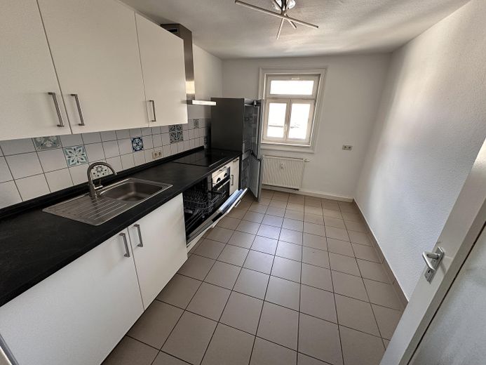 2-Zimmer-Wohnung mit neuwertiger EBK + saniertem Tageslichtbad zentral in Ubstadt – Küche