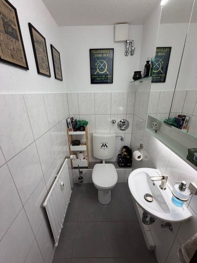Maisonette di 5,5 locali con ampio soppalco, terrazza sul tetto e vista panoramica su Wülfrath - senza commissioni – Gäste WC