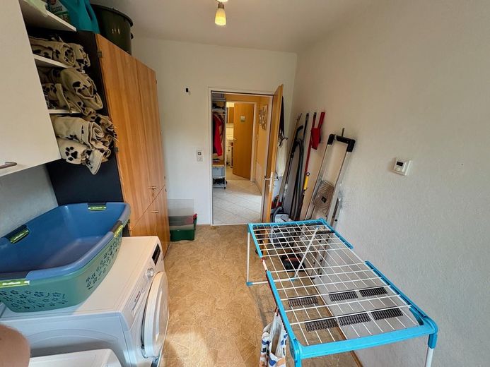 Wohnen am See: Traumwohnung mit Potenzial für zwei Einheiten, provisionsfrei von Privat – Waschküche ( 2.Küche)