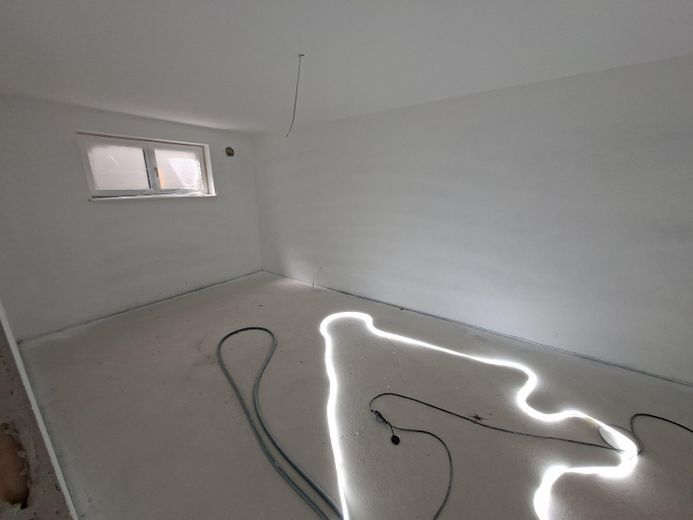 Maisonette Wohnung 71m² + 65m² Souterrain eigene Haustüre Erstbezug 2199€ warm inkl. Küche, Carport – Hobbyraum 2 Souterrain