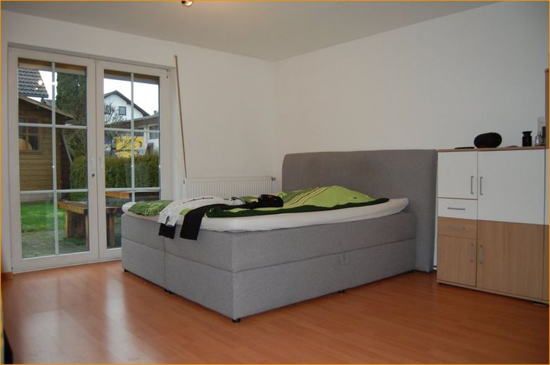 +++Tolles Einfamilienhaus für die ganze Familie und einer Einliegerwohnung für Mieteinnahmen+++ – EG: Schlafzimmer Einliegerwohnung