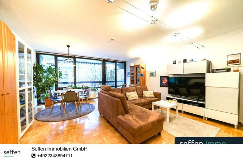 Außergewöhnlich und stilvoll! 4-Zimmer-Wohnung mit 2 Balkonen und Tiefgarage in Köln-Weiden – Bild 1