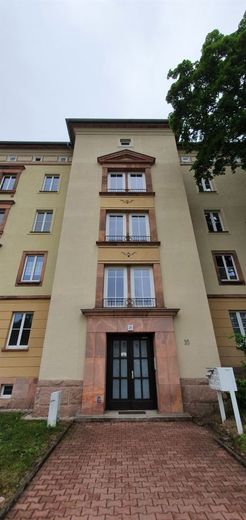 Großzügige 2-Zimmer mit Laminat, Balkon und Wannenbad in zentraler Lage! – 20200611_121530