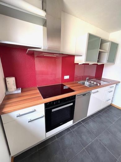 Provisionsfreie lichtdurchflutete 3-Zimmer-Wohnung mit Miele-Küche & Bergblick – sofort verfügbar! – Küche